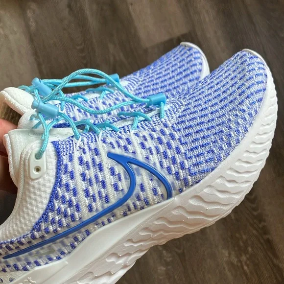 Nike - Picture 16 of 17